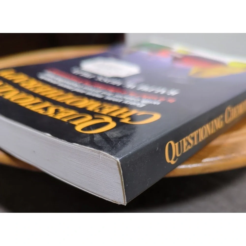 Questioning Chemotherapy Ralph W. Moss Third Edition 2004 Trade PB‎ - VERY GOOD